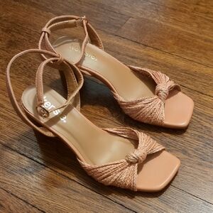 Pink woven strappy sandals sz 6